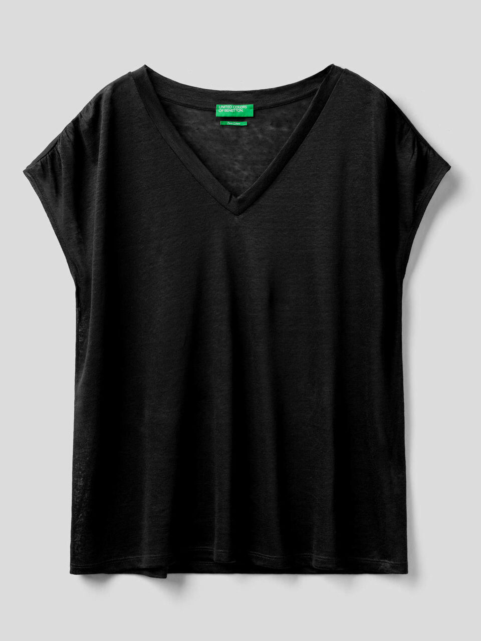 Top de 100% lino con escote de pico image number 1