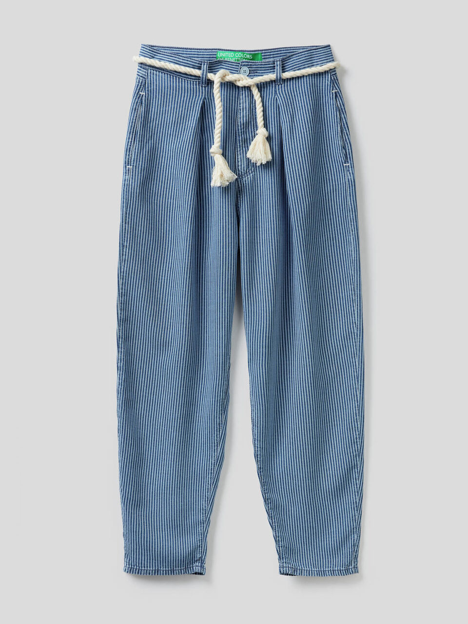 Pantalón de corte zanahoria con rayas image number 1