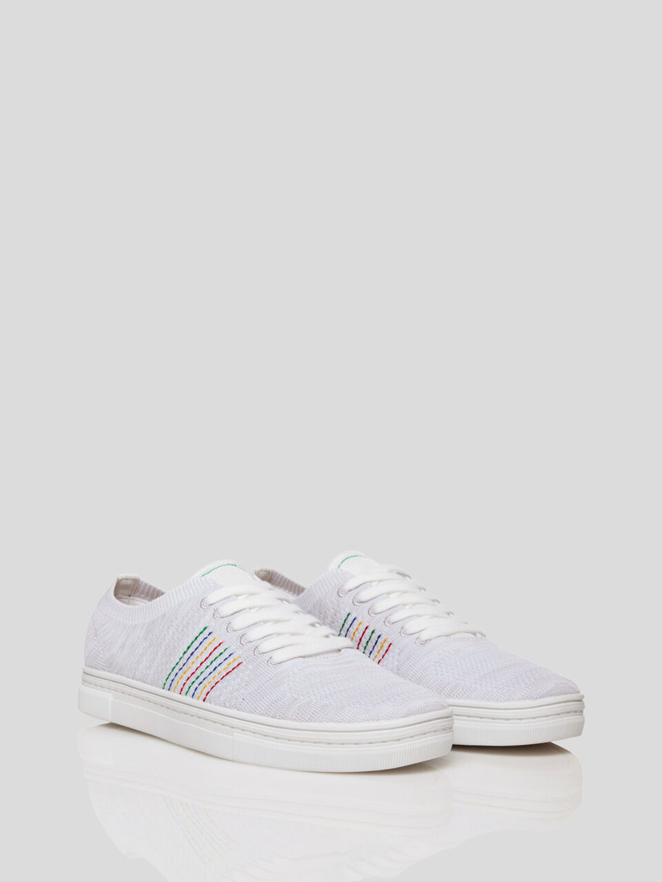 Sneakers knit con cordones image number 1