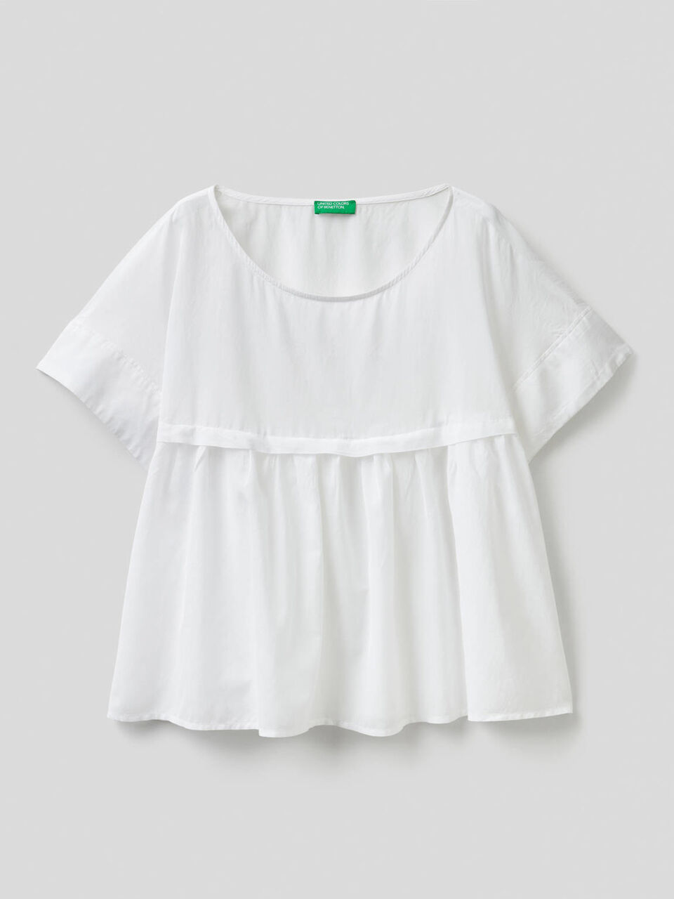 Blusa ligera con maxivolante image number 1