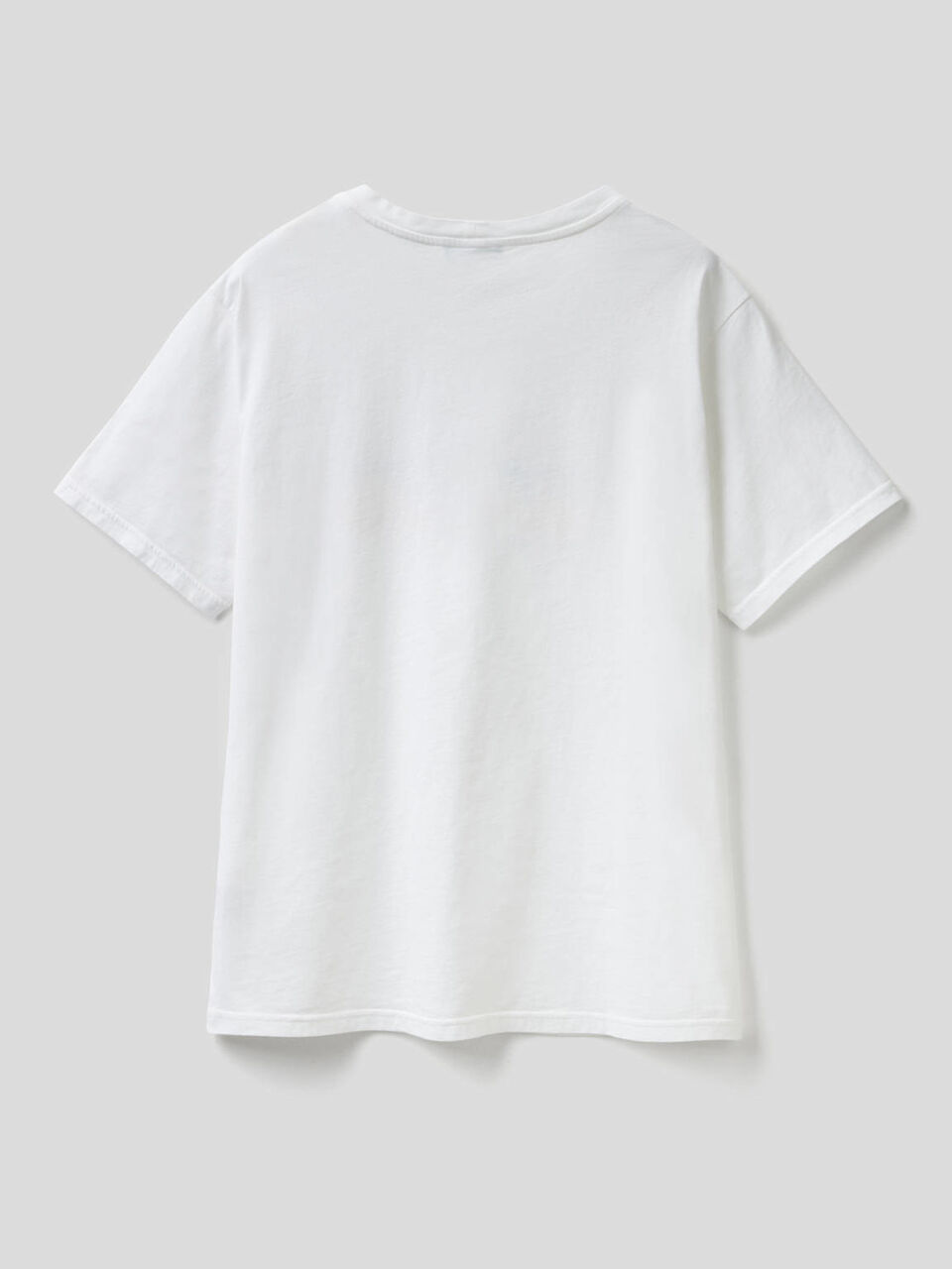 Camiseta blanca de 100 % algodón con estampado image number 2