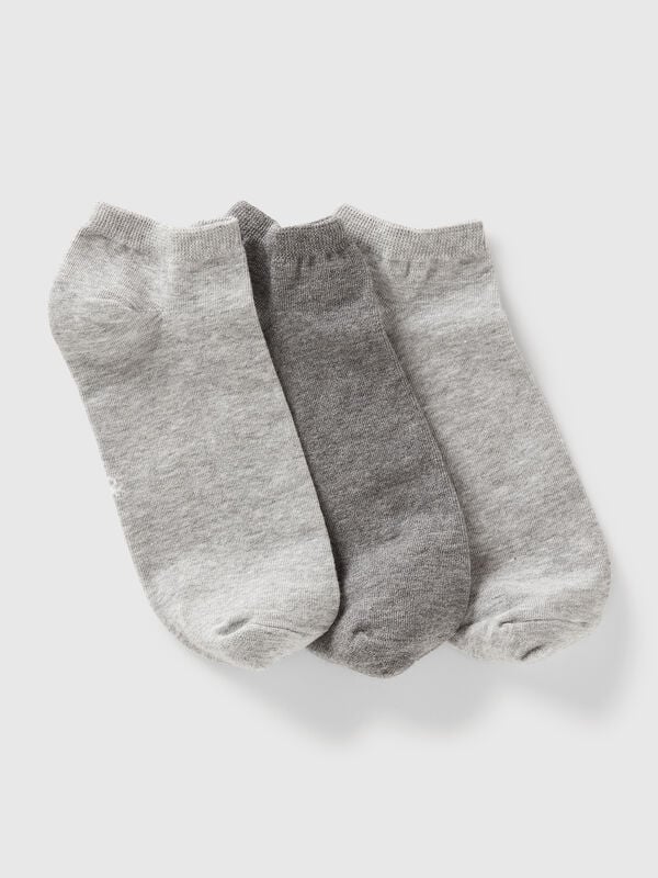 Tres pares de calcetines cortos