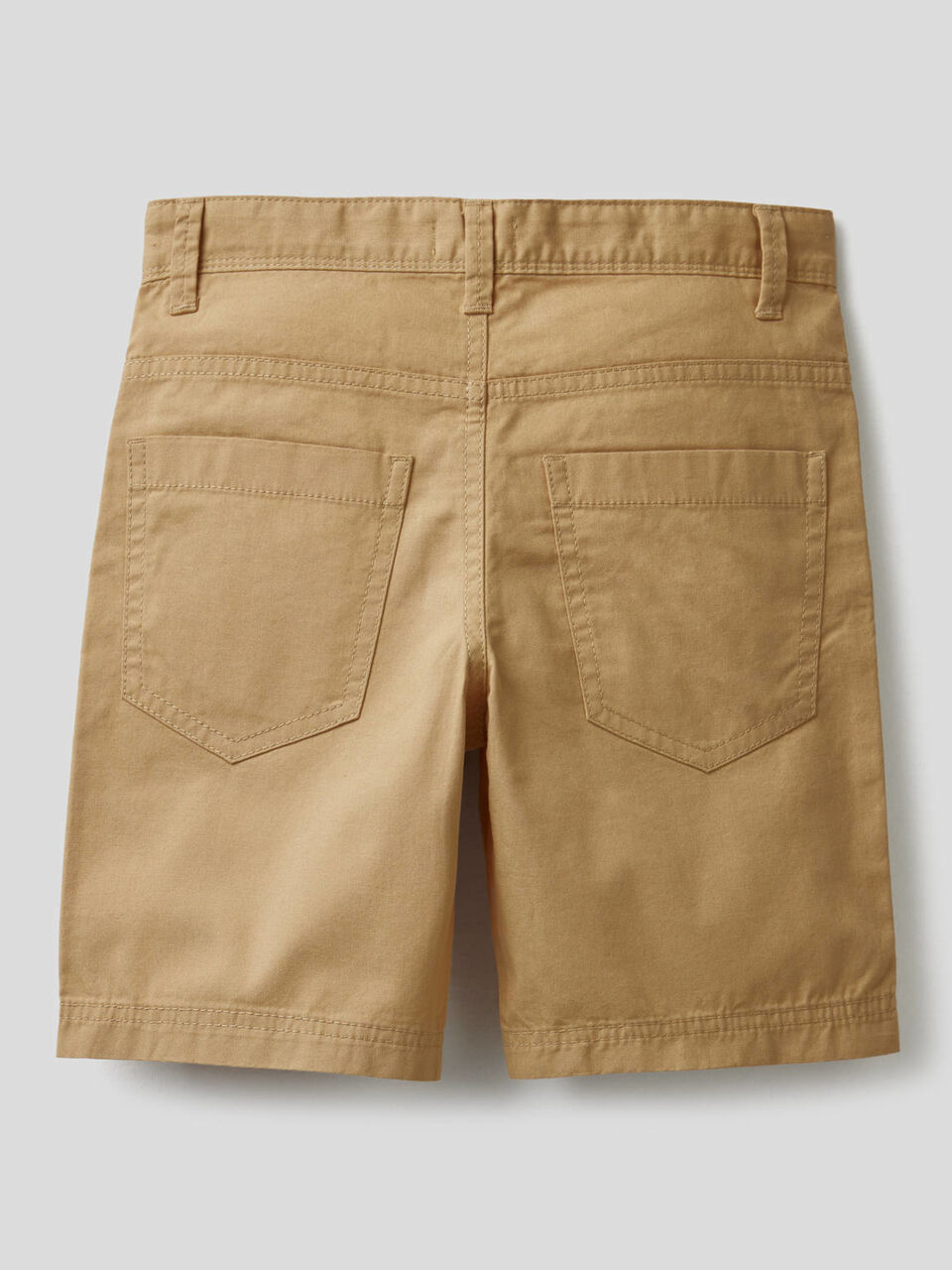 Pantalón corto con cinco bolsillos image number null