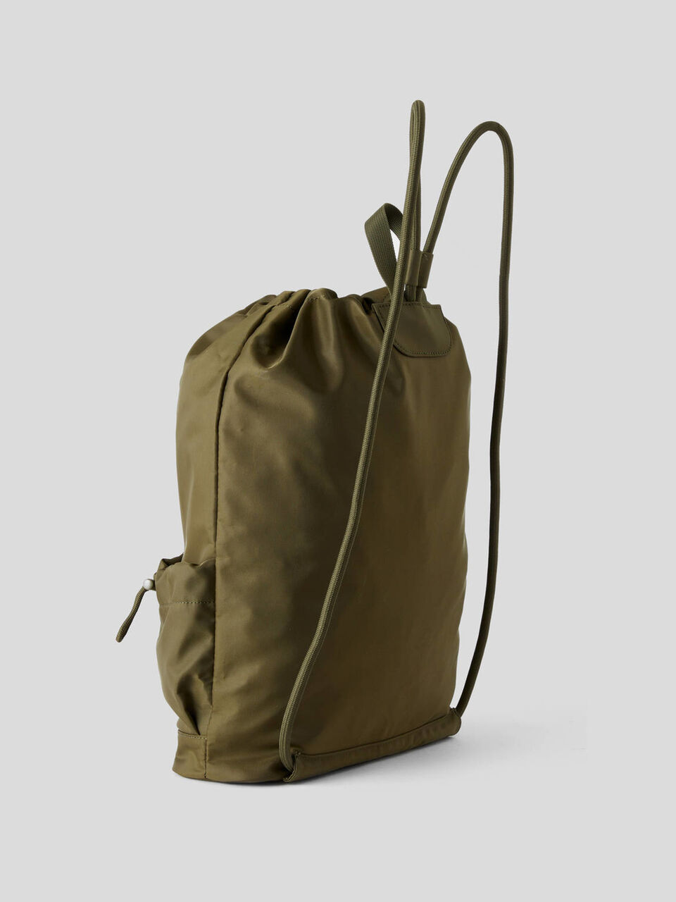 Mochila con cordón de ajuste image number 2