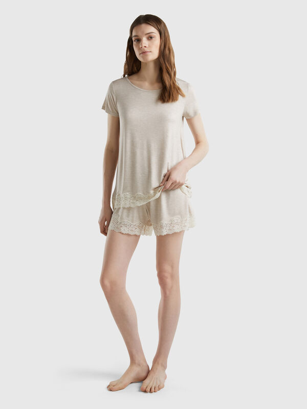 Pantalón corto fluido con encaje Mujer