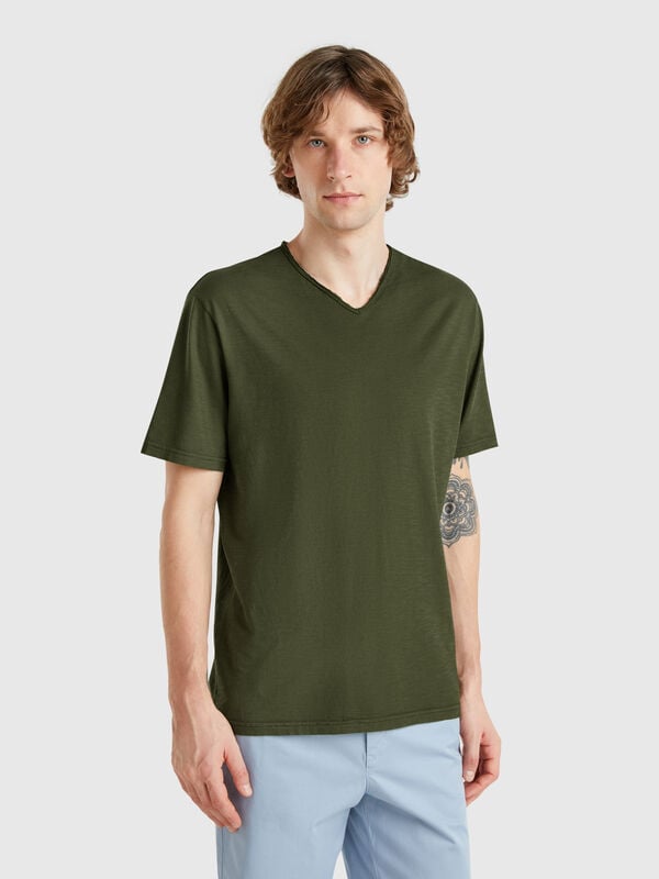 Camiseta 100% algodón con cuello en pico Hombre