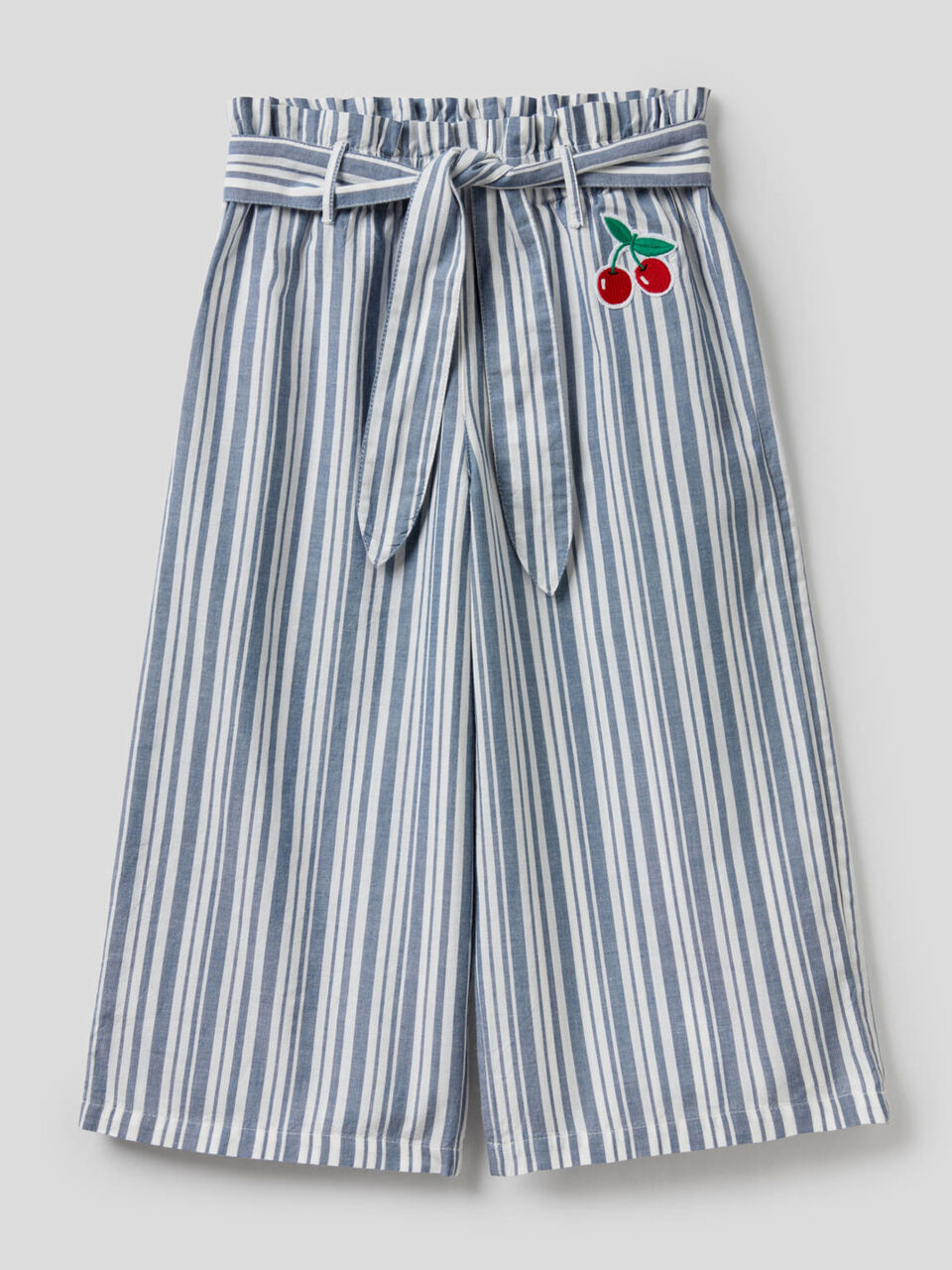 Pantalón amplio de rayas con cinturón image number 1