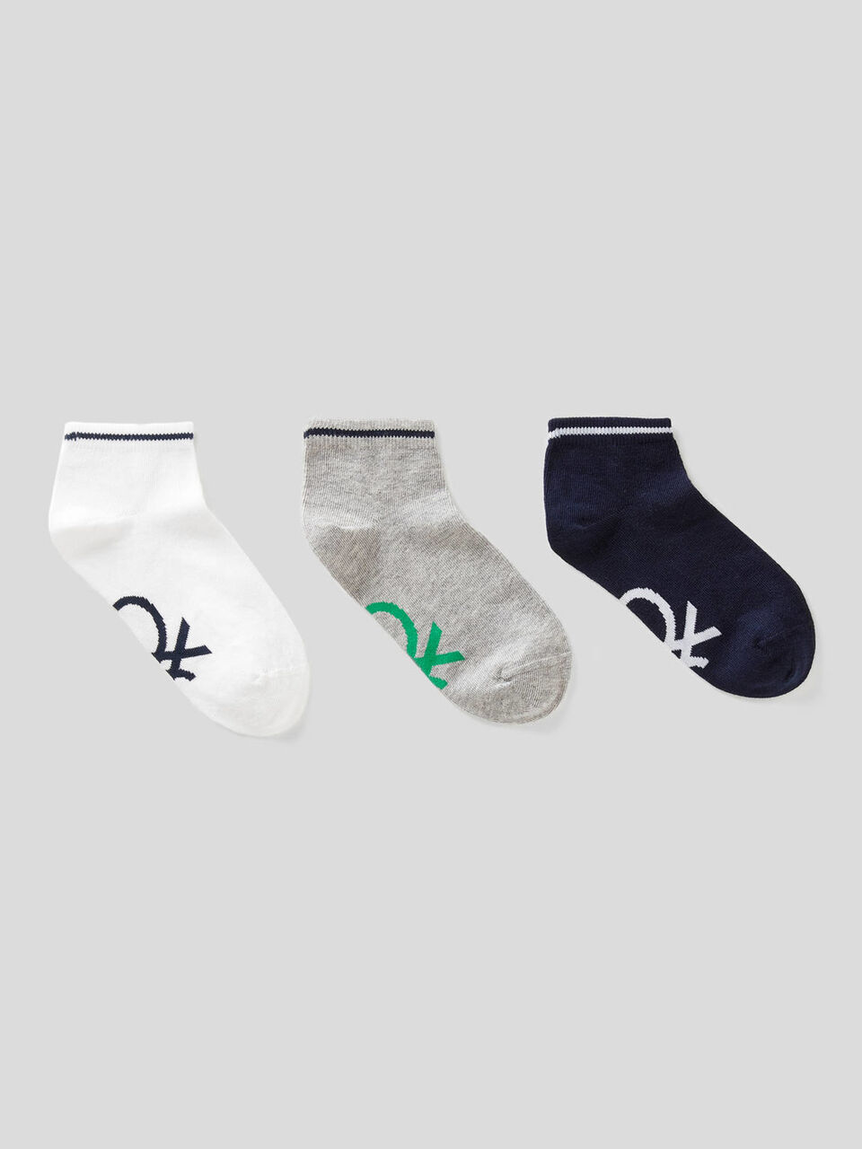 Tres pares de calcetines cortos image number 1
