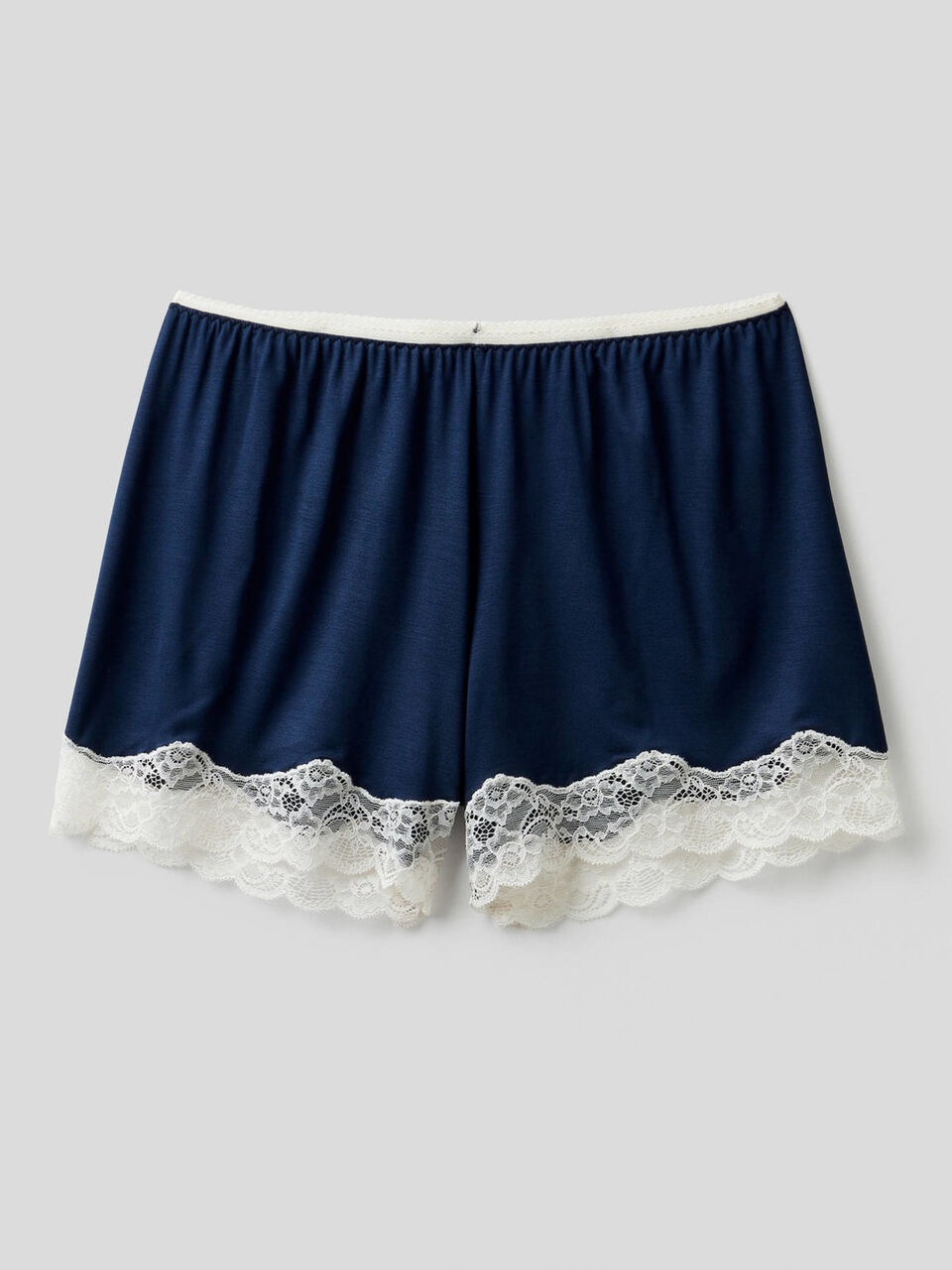 Shorts con encaje image number 1