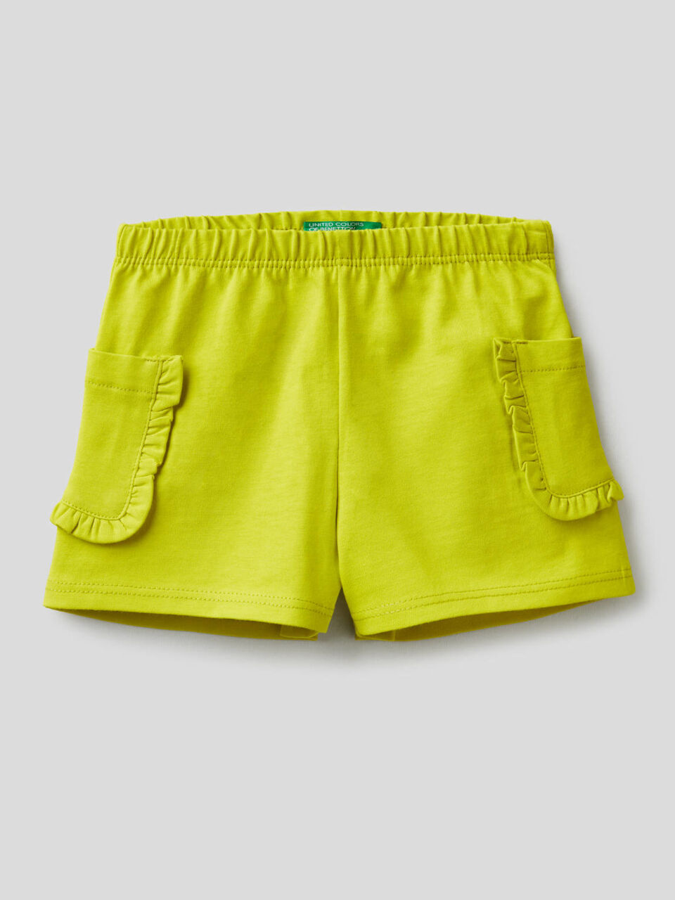 Pantalón corto con bolsillos y volantes image number 1