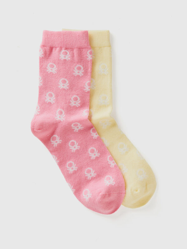 Dos pares de calcetines largos amarillos y rosas Niño