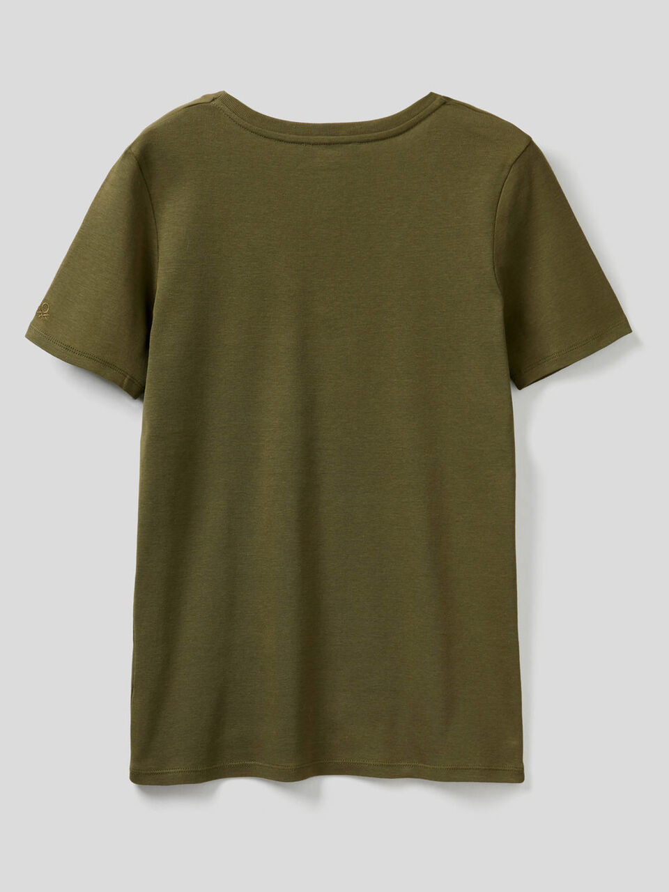 Camiseta de algodón puro con escote de pico image number 2