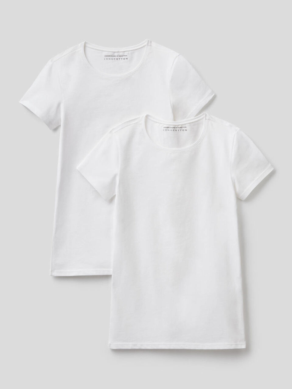 Dos camisetas interiores blancas image number null