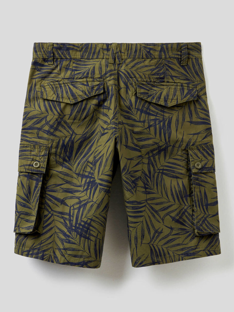 Bermudas cargo estampadas image number 2