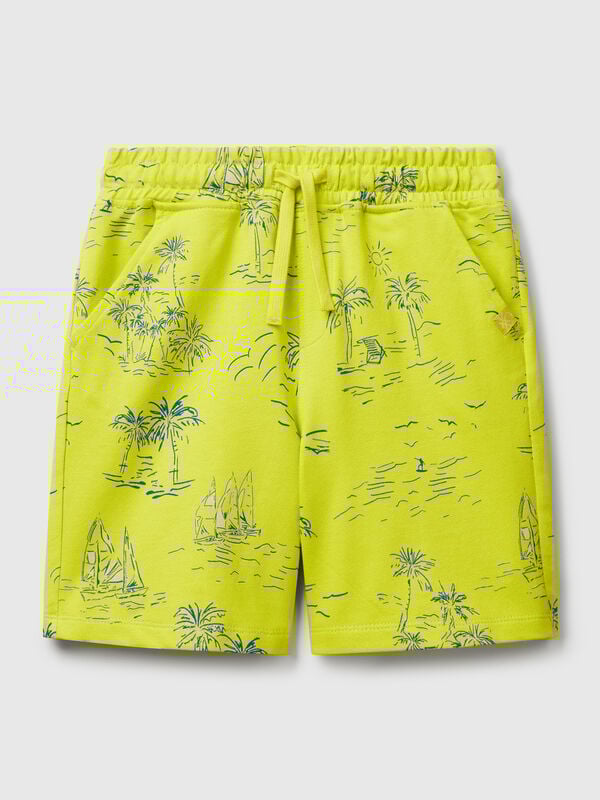Bermudas con estampado tropical Niño