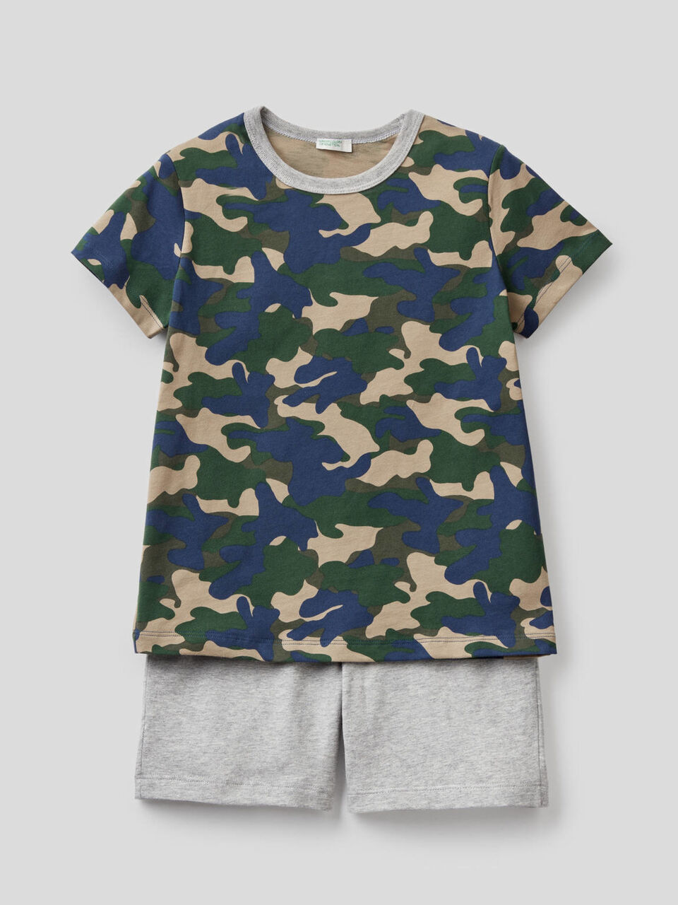 Pijama con camiseta y bermudas image number 1