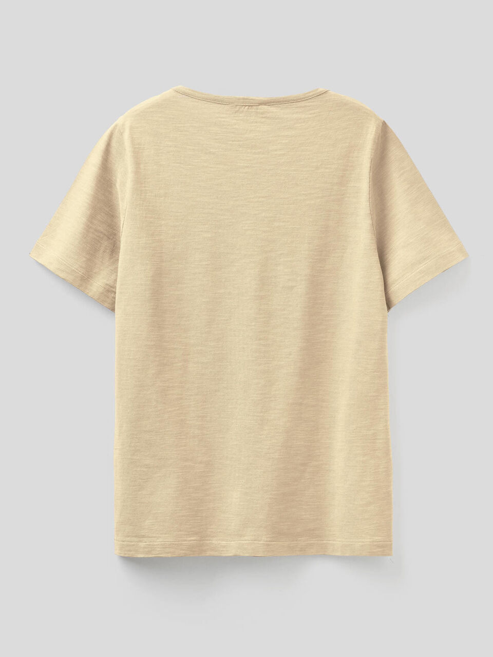 Camiseta lisa con bolsillo image number 2