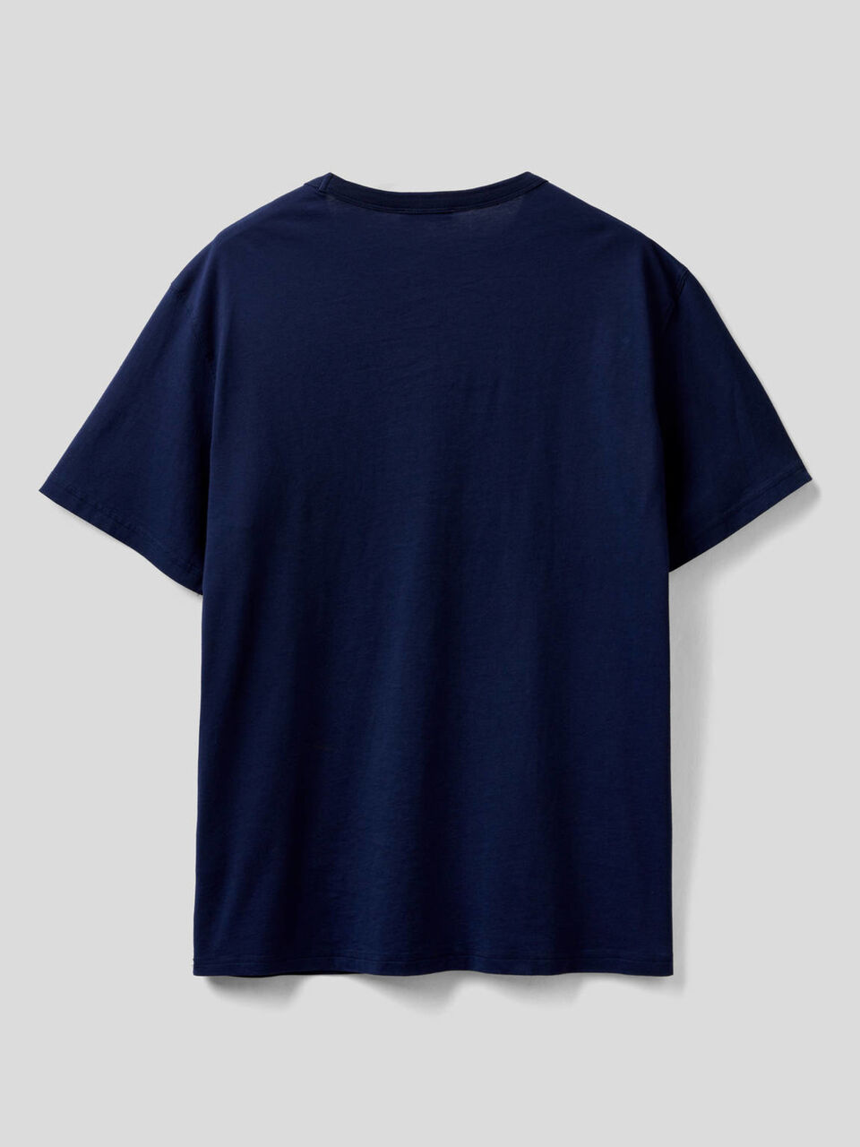 Camiseta azul oscuro con estampado fotográfico image number 2