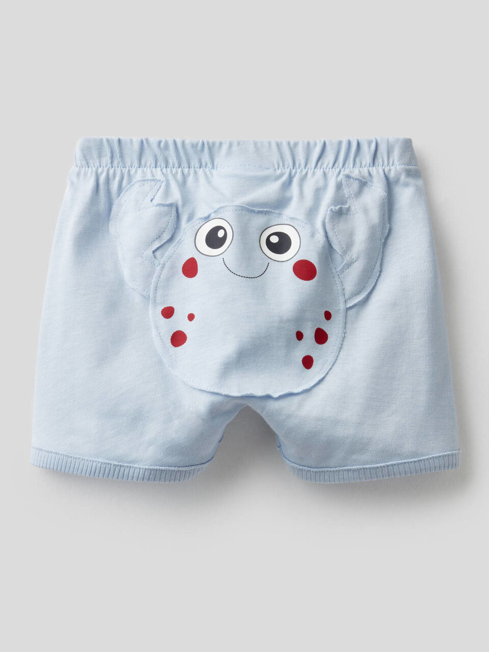 Pantalón corto con maxiparche en la parte trasera image number 2