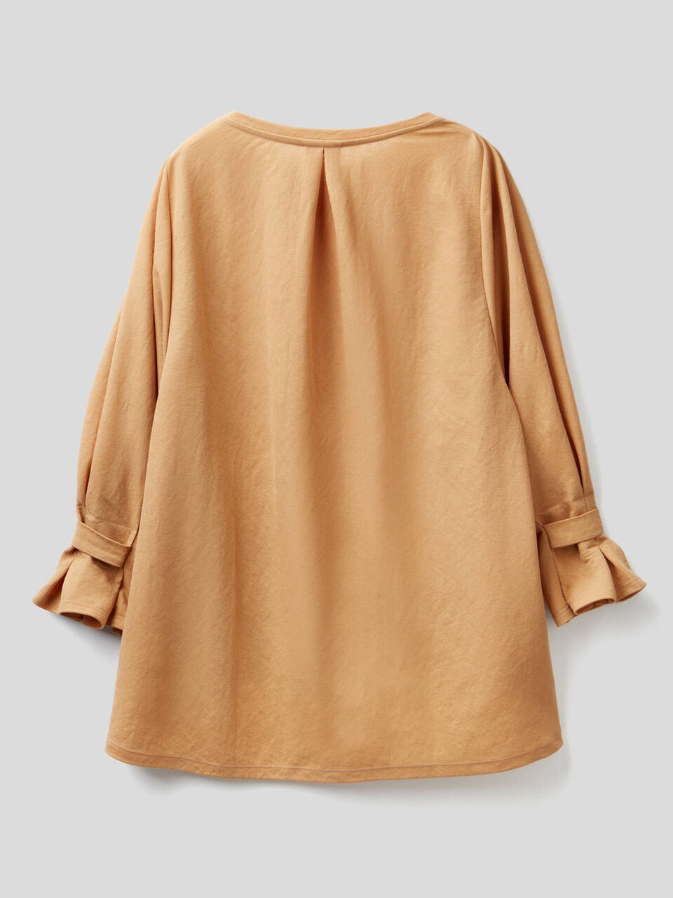 Blusa con mangas fruncidas image number 2