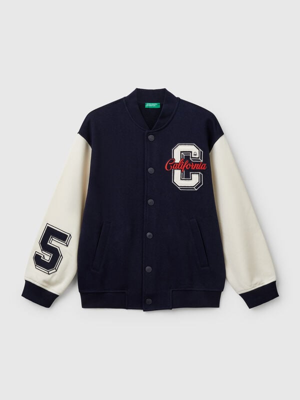Cazadora bomber over fit con bordado Niño