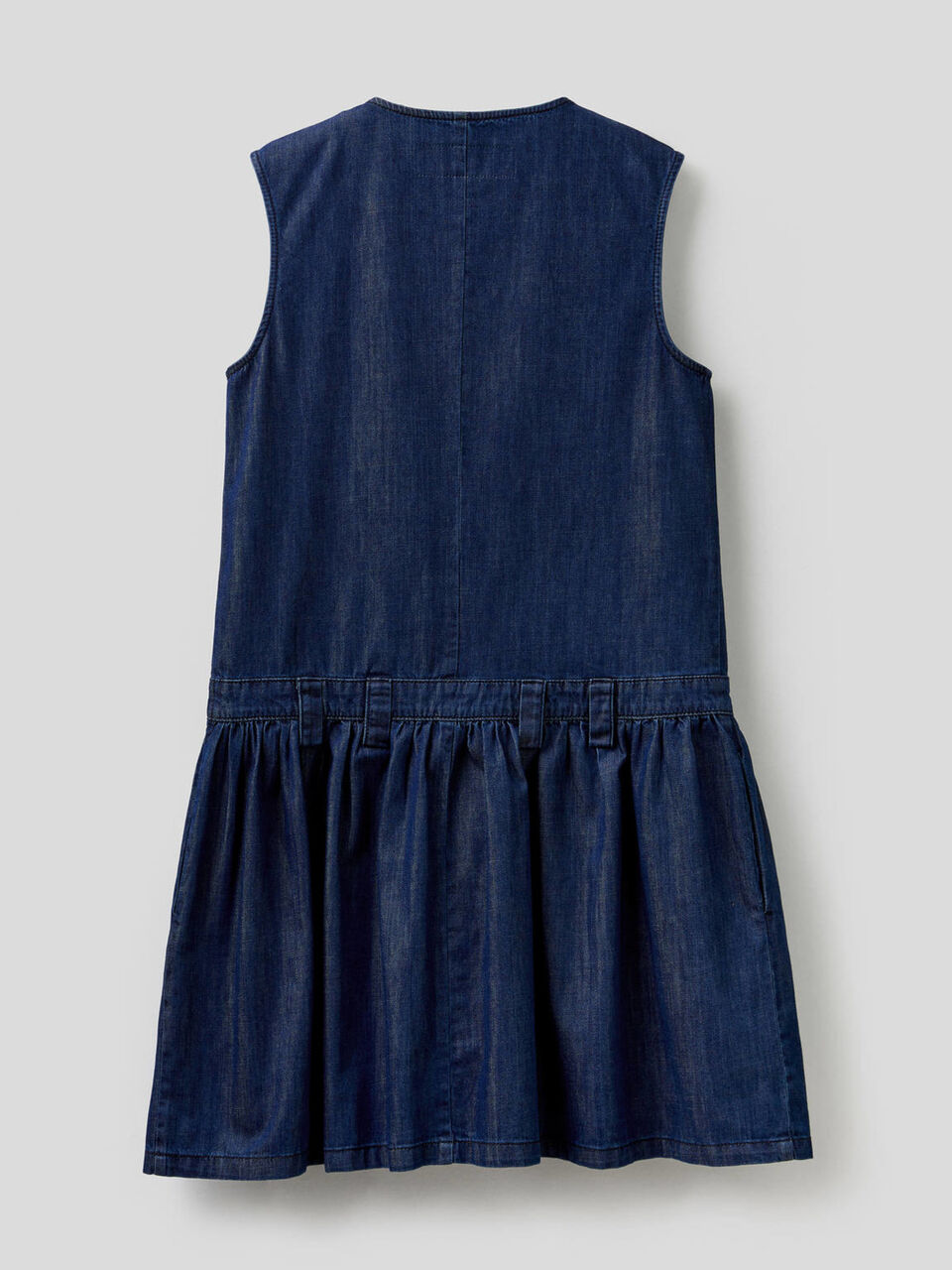 Vestido vaquero ligero sin mangas image number null