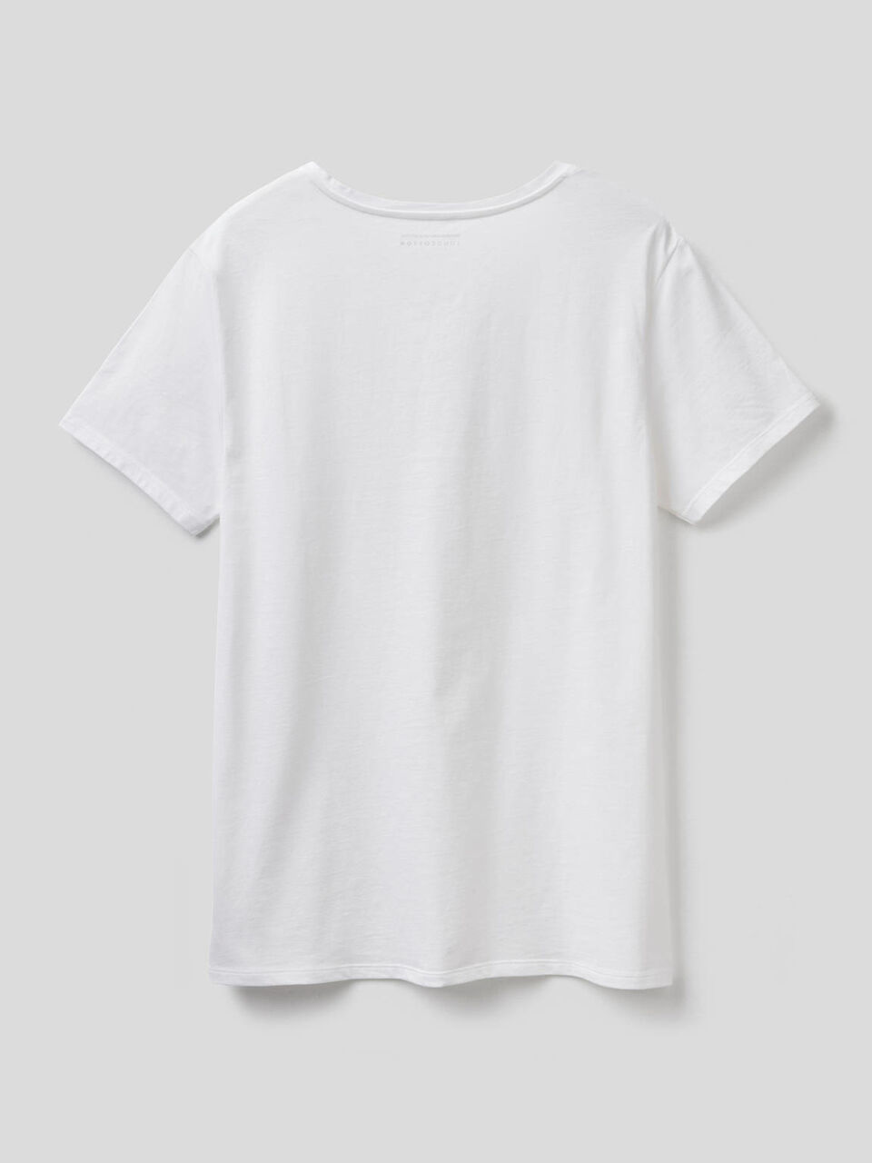 Camiseta de 100% algodón con escote de pico image number 2