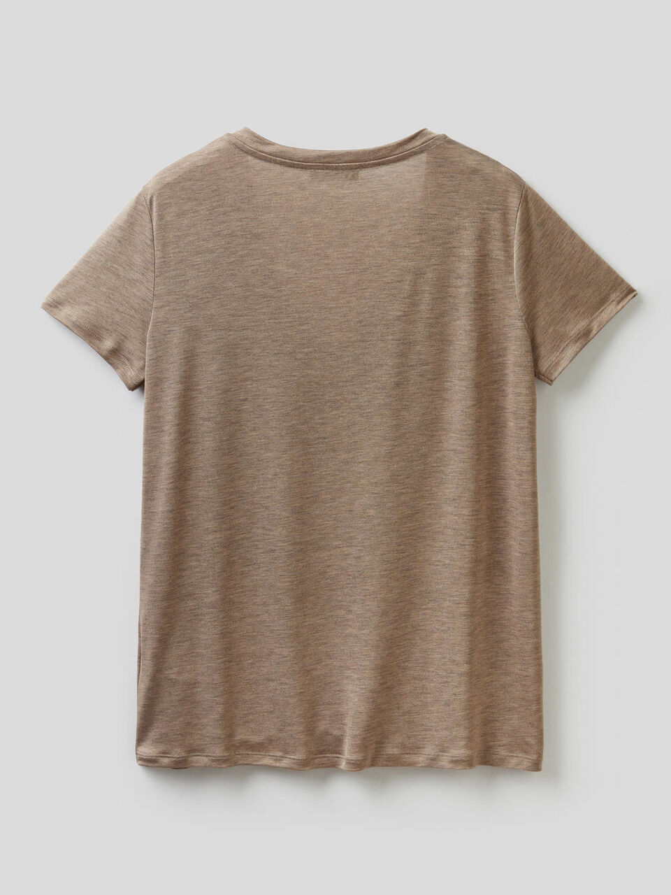 Camiseta con escote de pico image number 2