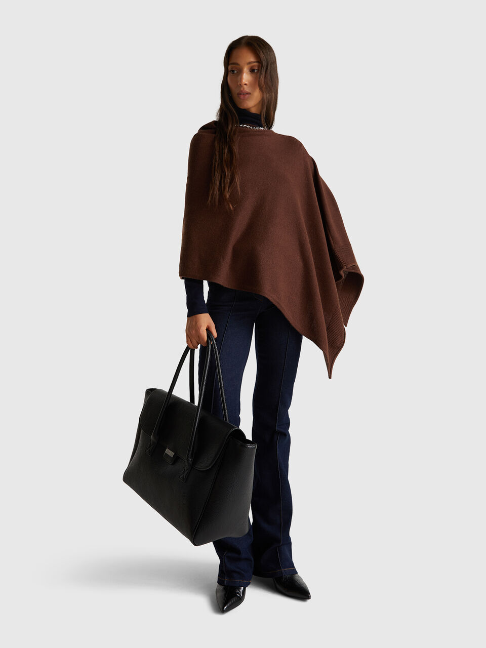 CAPE Mujer image number null