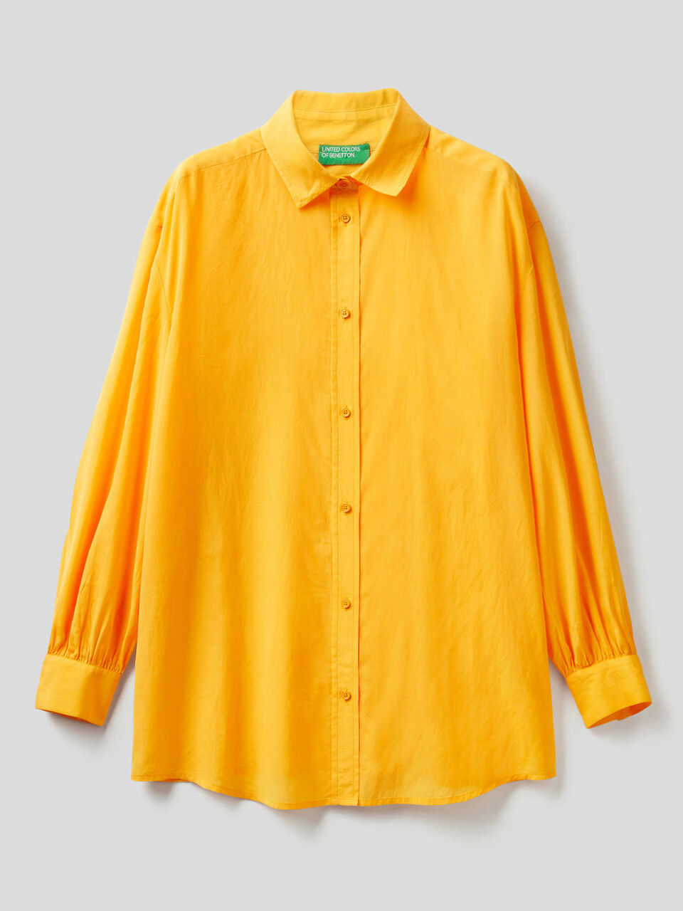 Camisa con mangas abullonadas image number 1