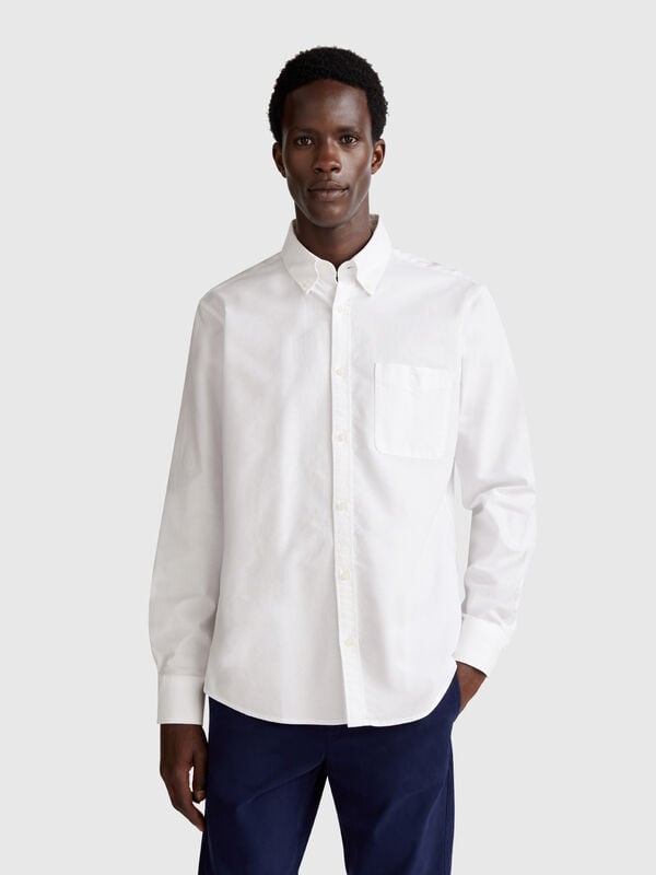 Camisa regular fit con botones Hombre