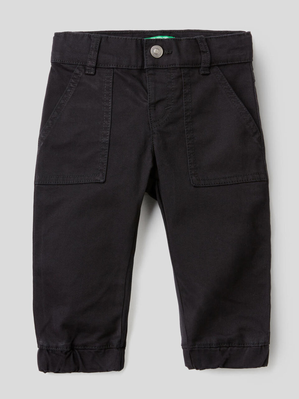 Pantalón con maxibolsillos image number null