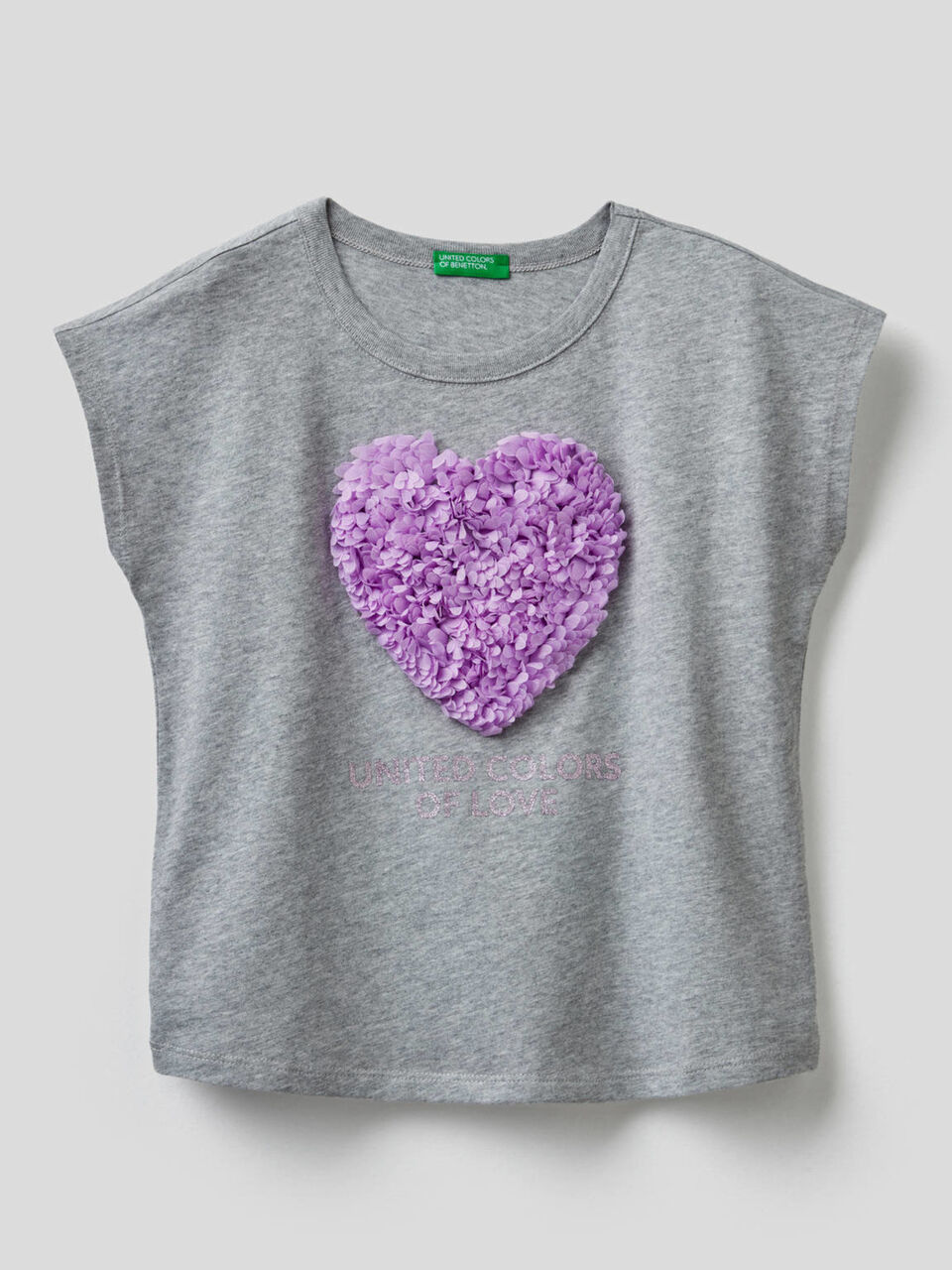 Camiseta con pétalos bordados image number 1
