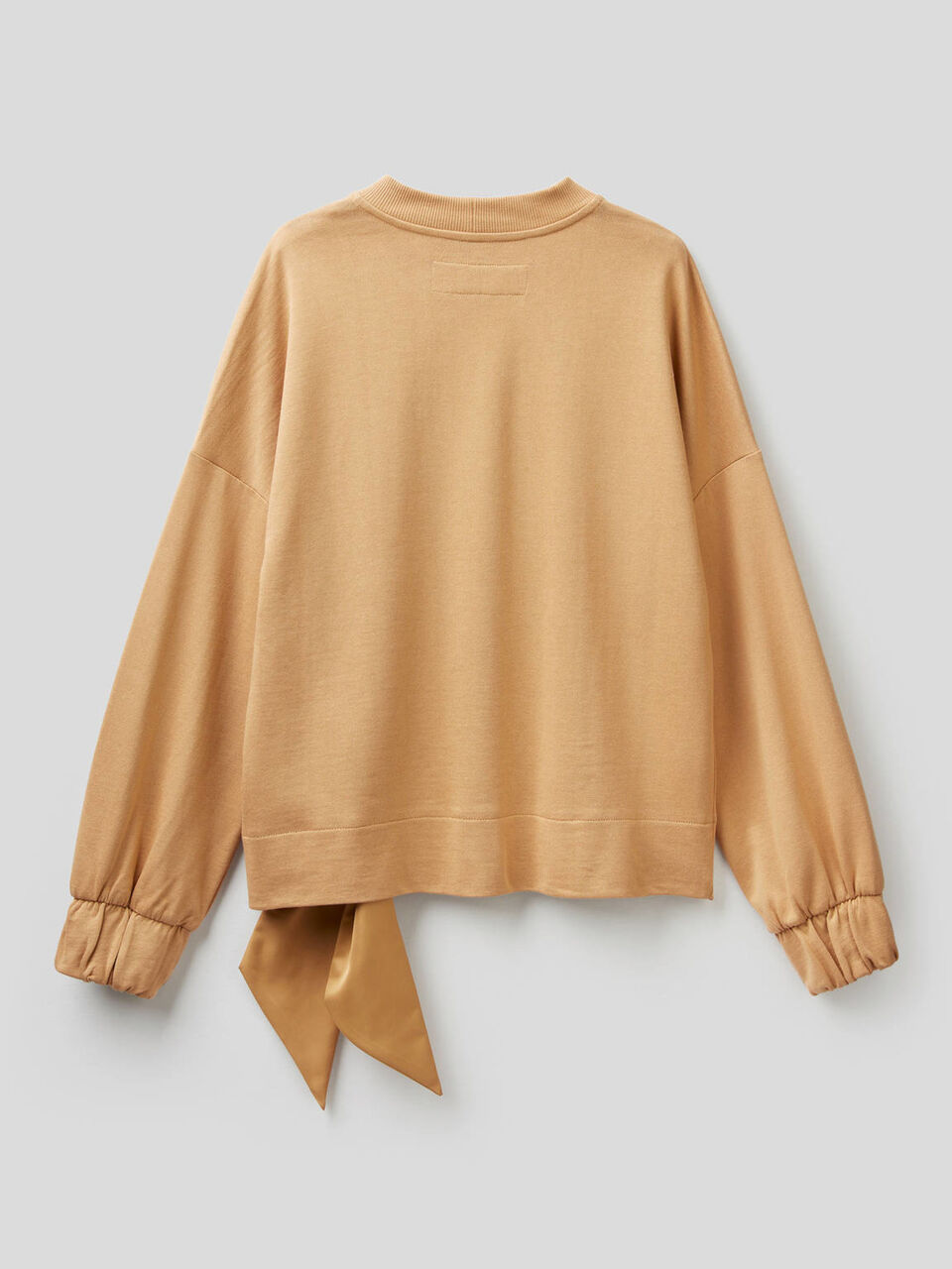 Sudadera con lazo y mangas abullonadas image number 2