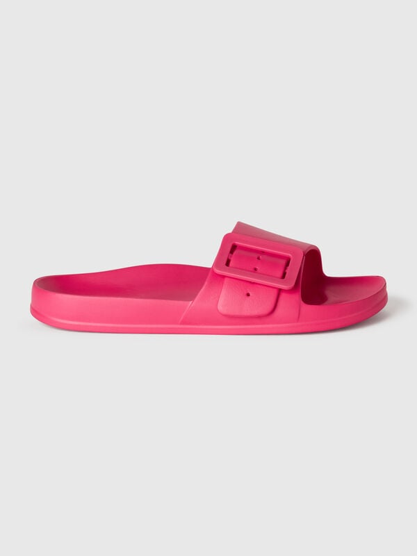 Zapatillas de goma ligeras. Mujer