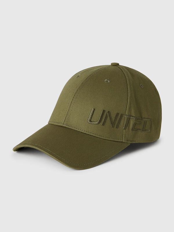 Gorra de béisbol con logo bordado. Hombre
