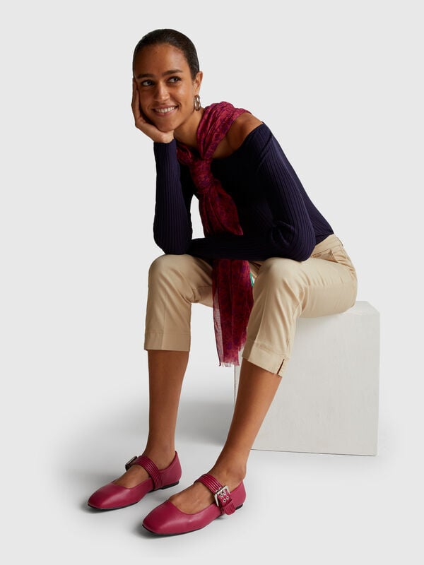 Pantalones chinos cropped de algod&oacute;n el&aacute;stico Mujer