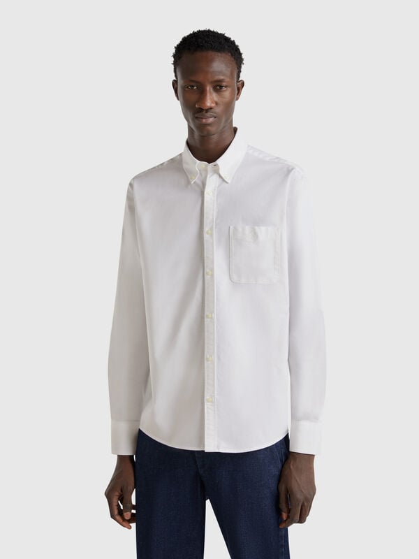 Camisa regular fit con botones Hombre