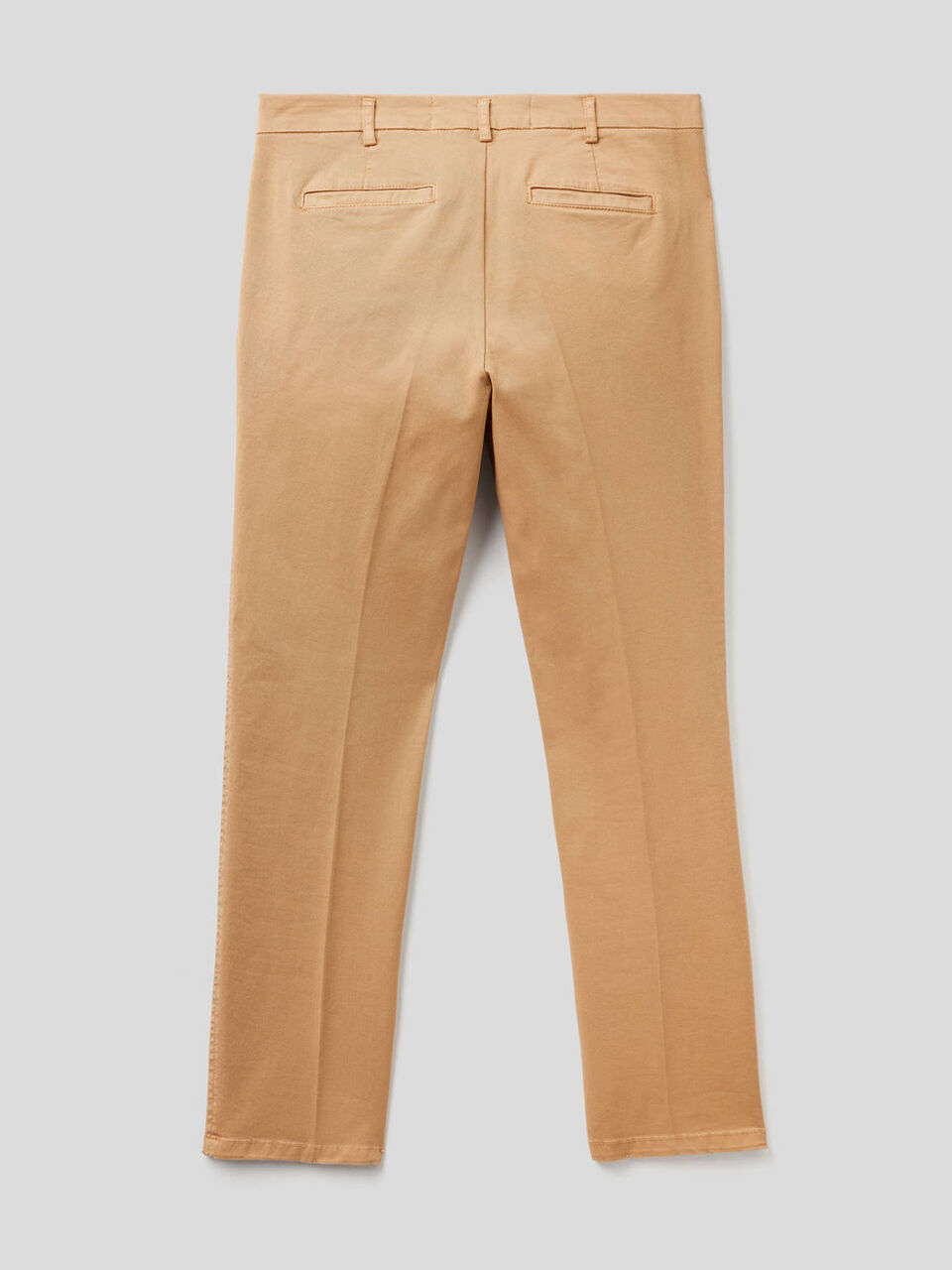 Chinos de corte ceñido image number 2