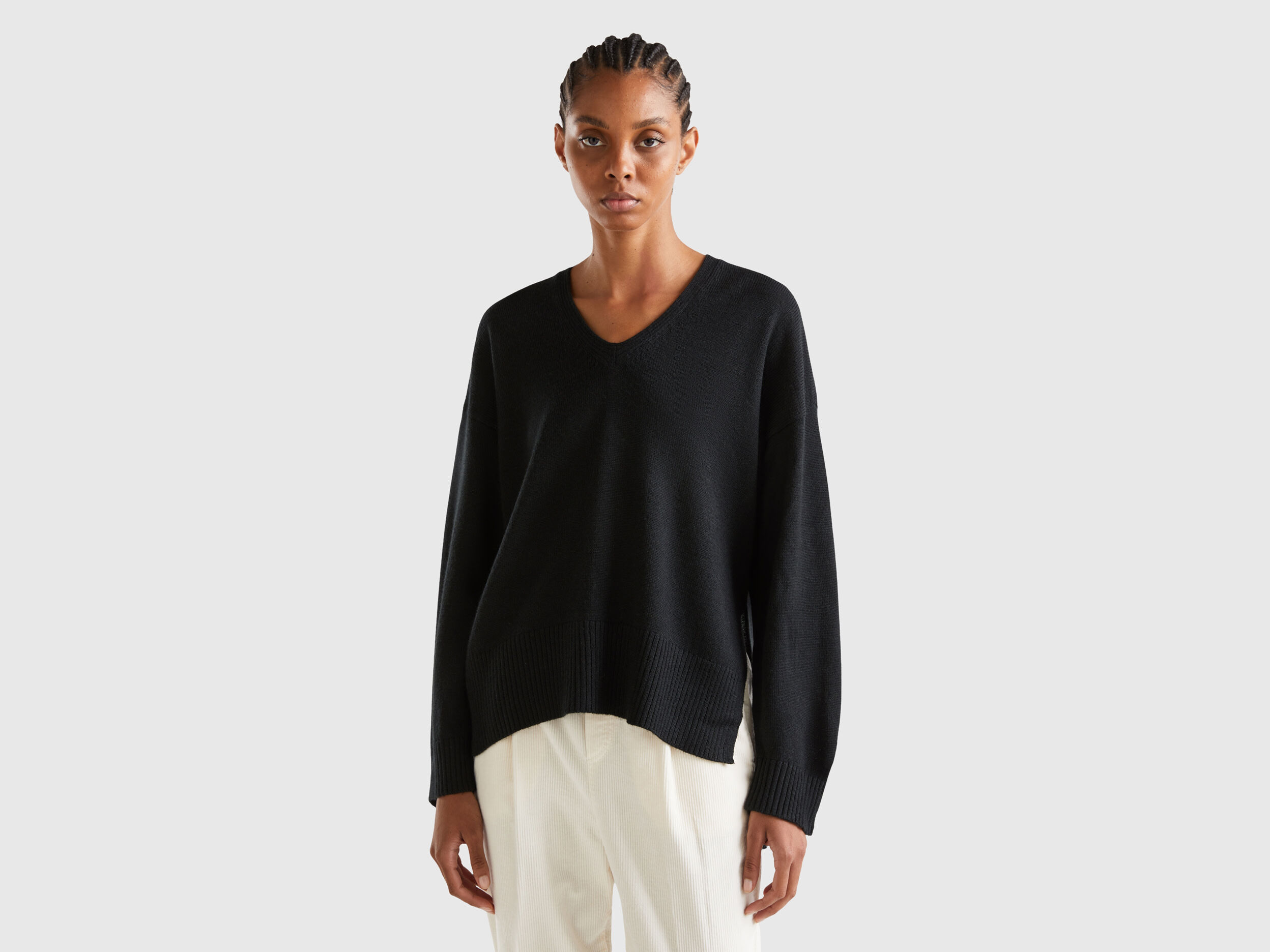 Jersey negro cuello pico deals