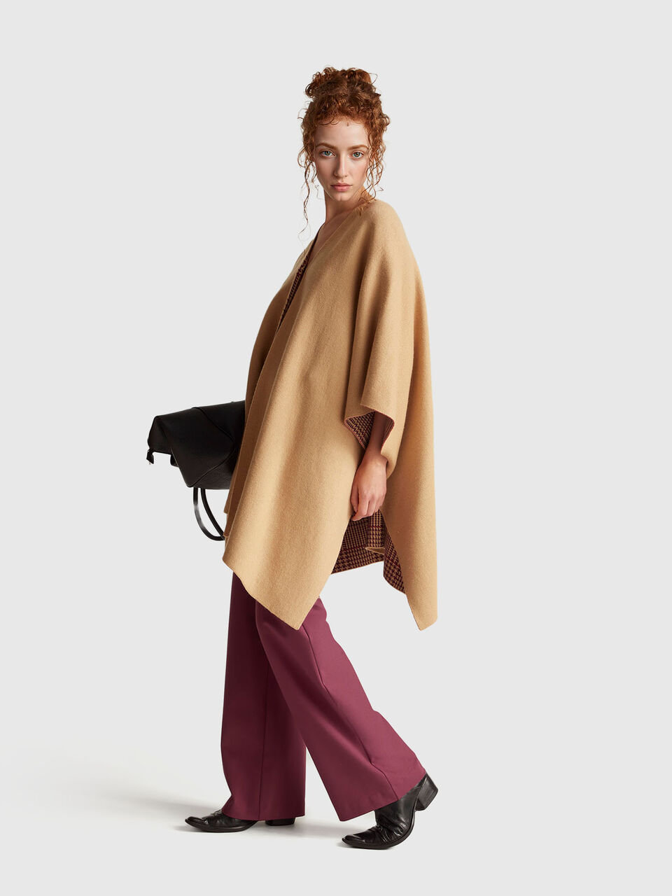 CAPE Mujer image number null