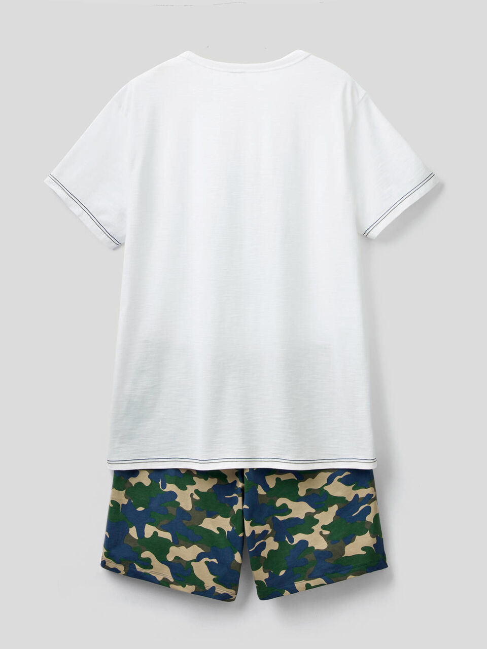 Pijama con camiseta y bermudas image number 2