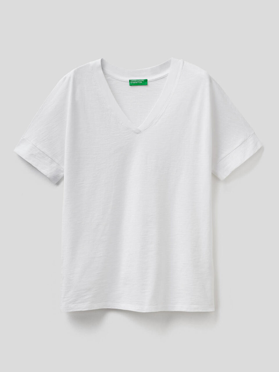 Camiseta de 100 % algodón con escote de pico image number 1