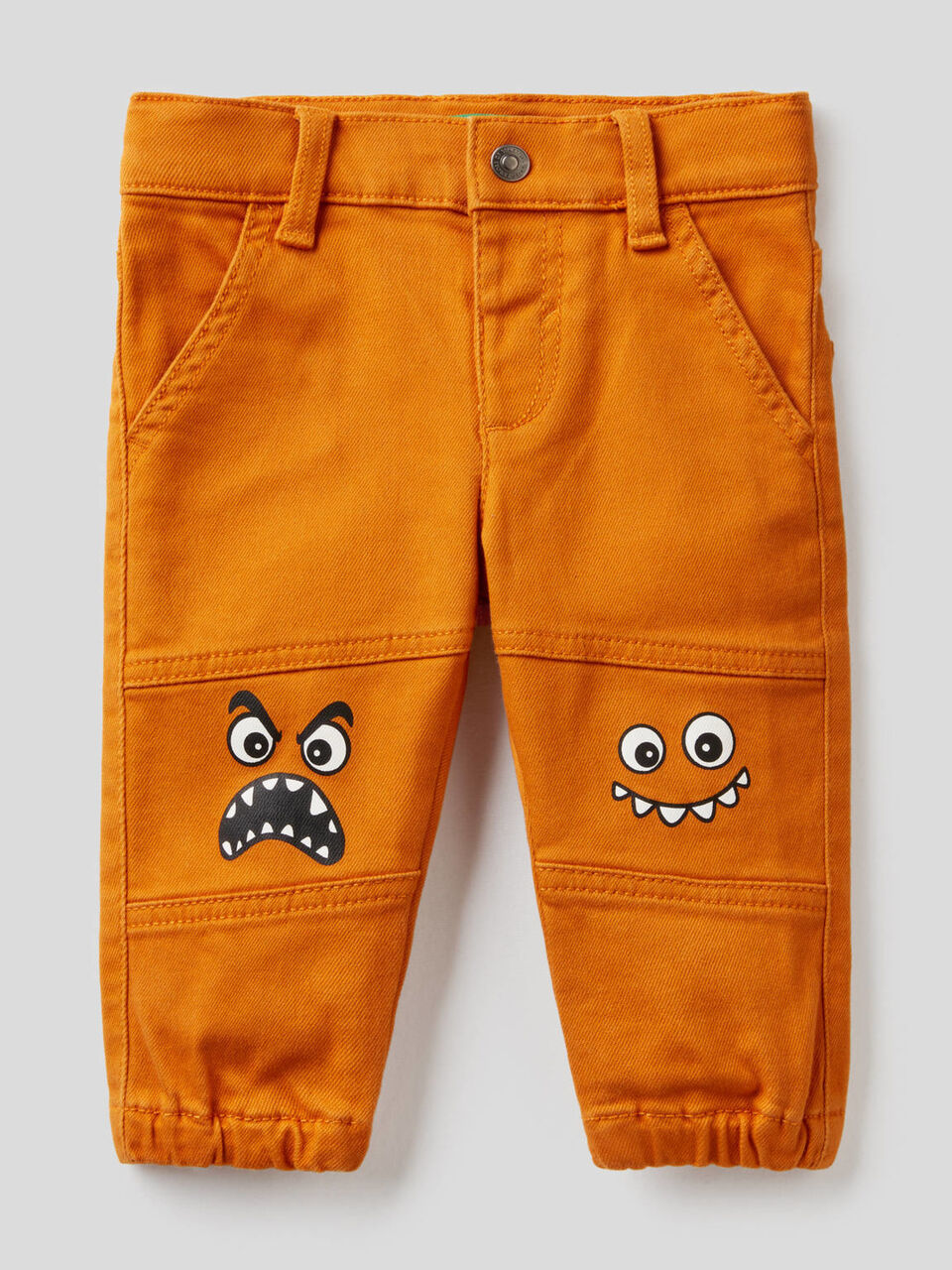 Pantalón con estampado de personajes image number 1