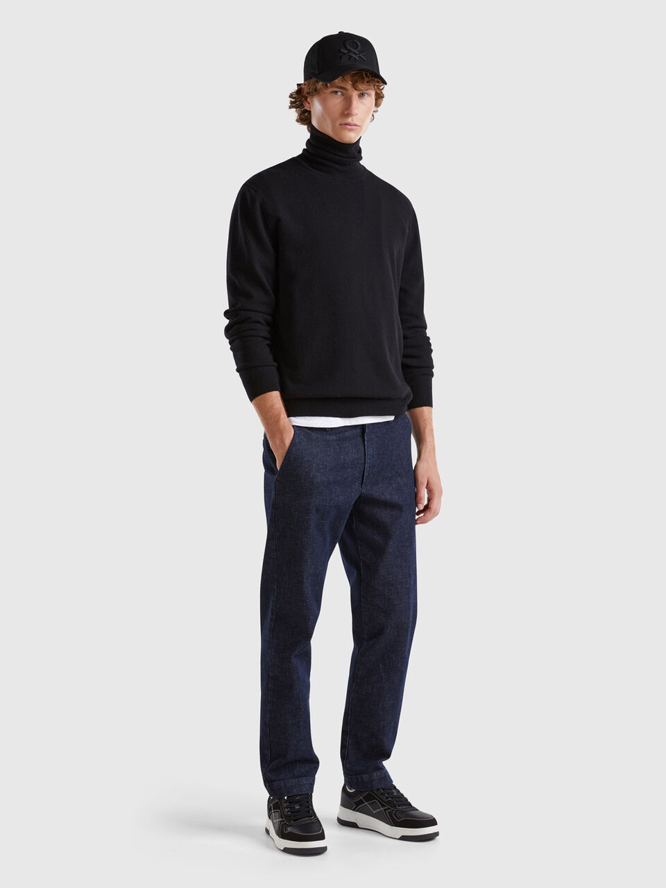 TURTLE NECK SWEATER Hombre image number null