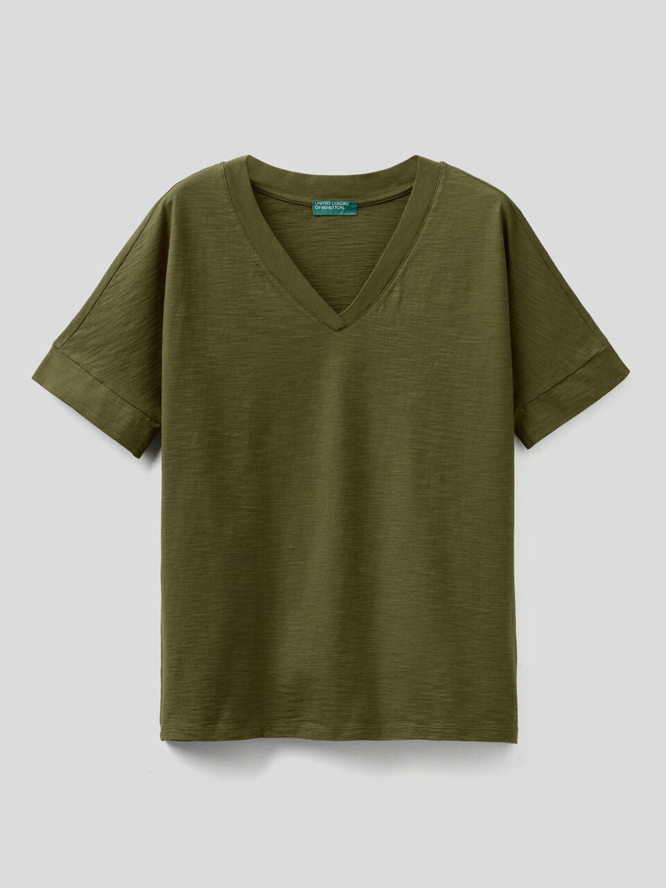 Camiseta de 100 % algodón con escote de pico image number 1