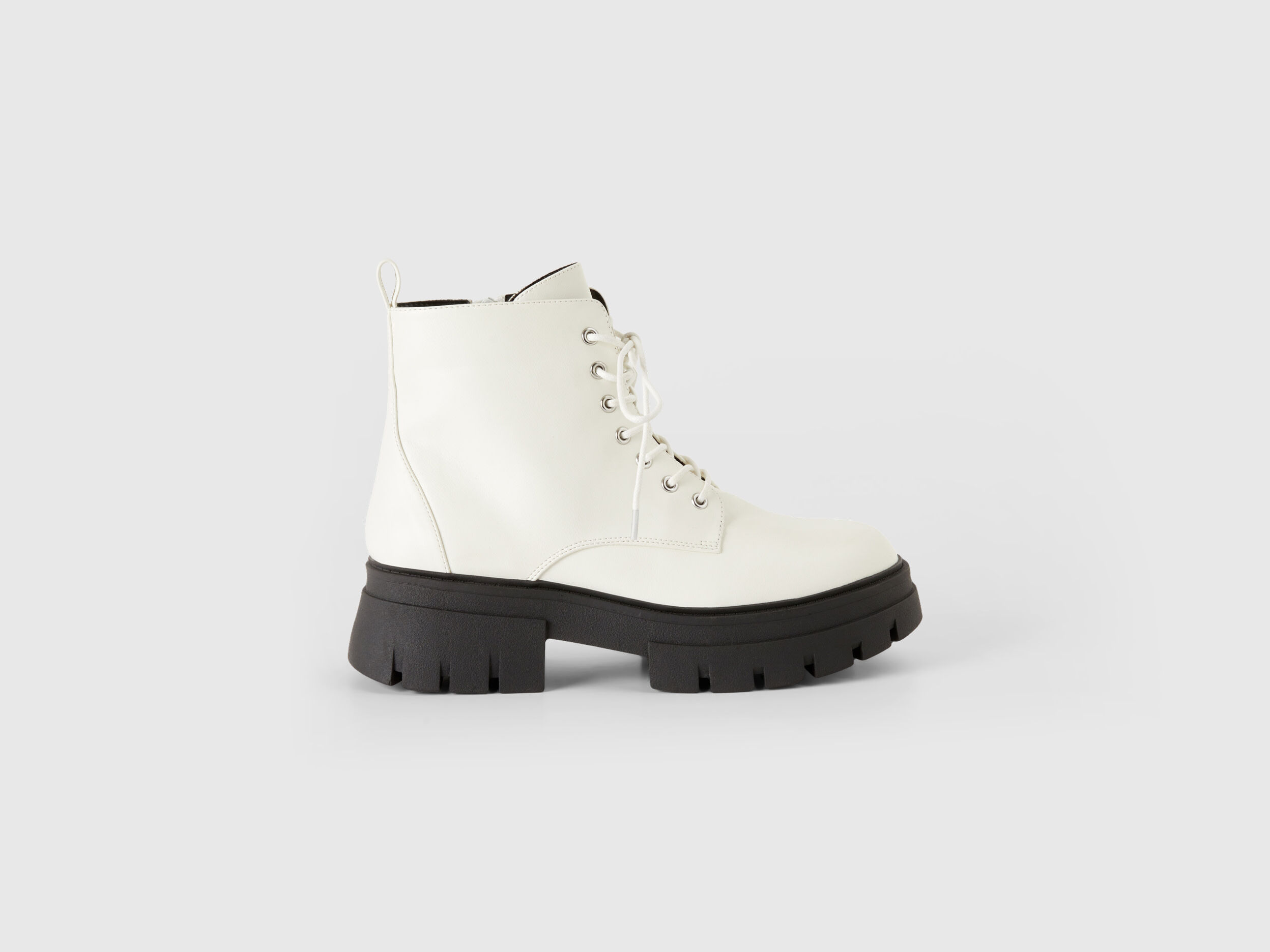 Botas militares pull best sale and bear mujer