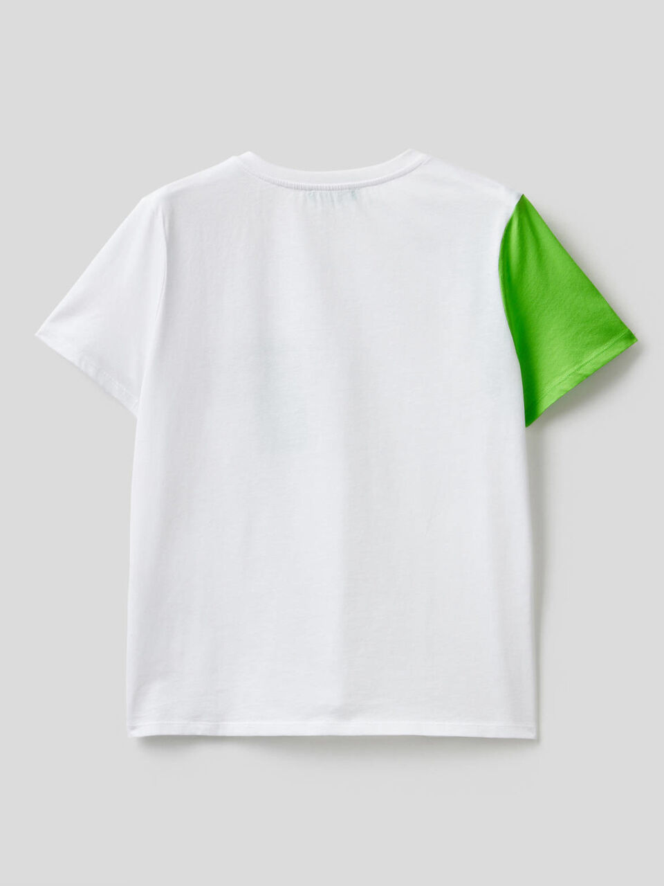 Camiseta con bolsillo y manga en contraste image number 2