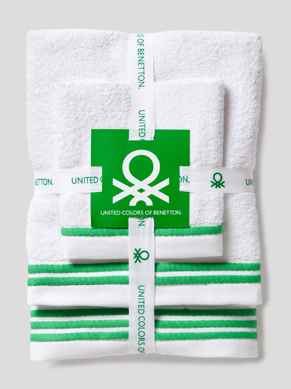 Tres toallas con logotipo