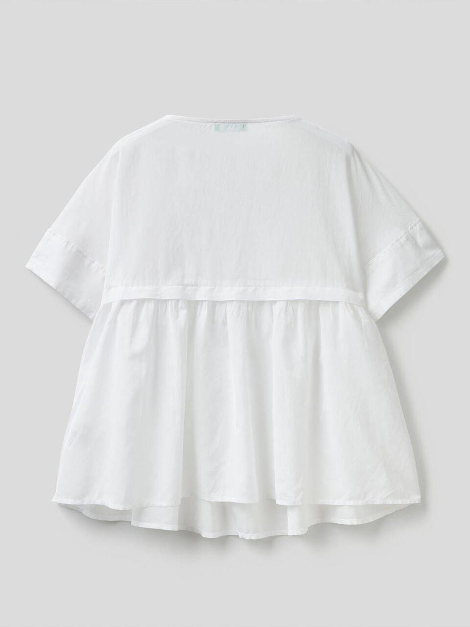 Blusa ligera con maxivolante image number 2
